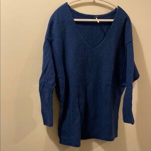 Free People women’s small Cozy Blue V-Neck Sweater - oversized